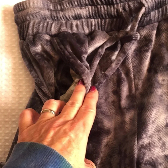 NWOT Printed Velour in classic Jogger - Picture 9 of 12